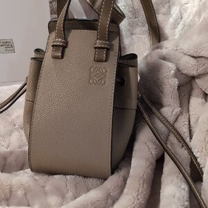 Loewe Hammock leather tote bag In Sand w/ AirPod Case